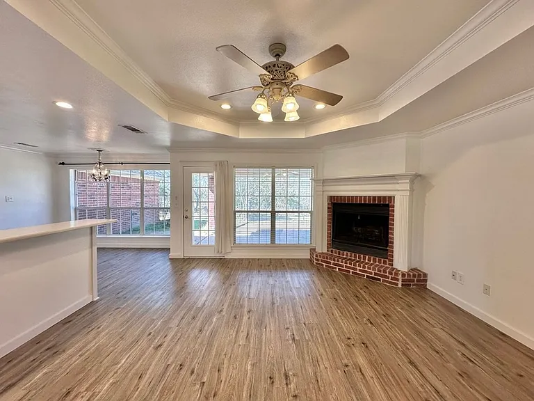 10191 FM 607 N — Photo 12