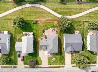 2010 Ridgeview Dr, Papillion, NE 68046