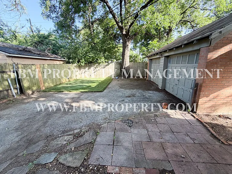 604 W Knox St — Photo 23