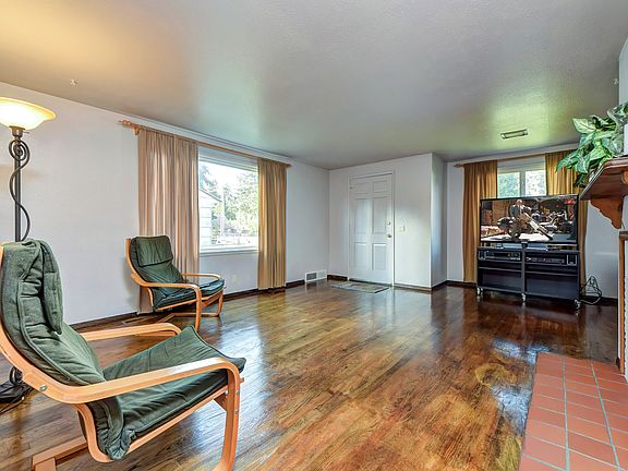 5th image of 15622 1st Ave NW