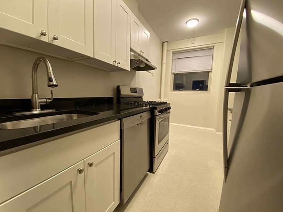 4th image of 80 La Salle St APT 2C