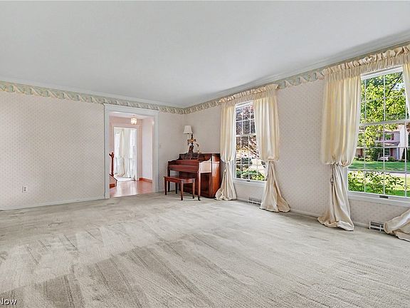 4th image of 2692 Foxwood Dr