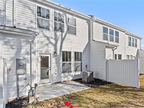 5th image of 134 Marston Ln