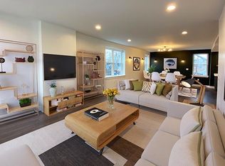 28 Hawthorne St #1R, Chelsea, MA 02150