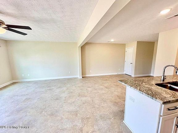 3rd image of 210 Dixon Cir