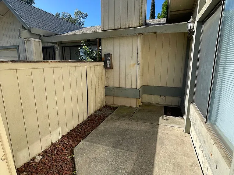 616 Yosemite — Photo 21