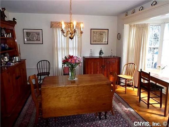 5th image of 524 Scott Ave