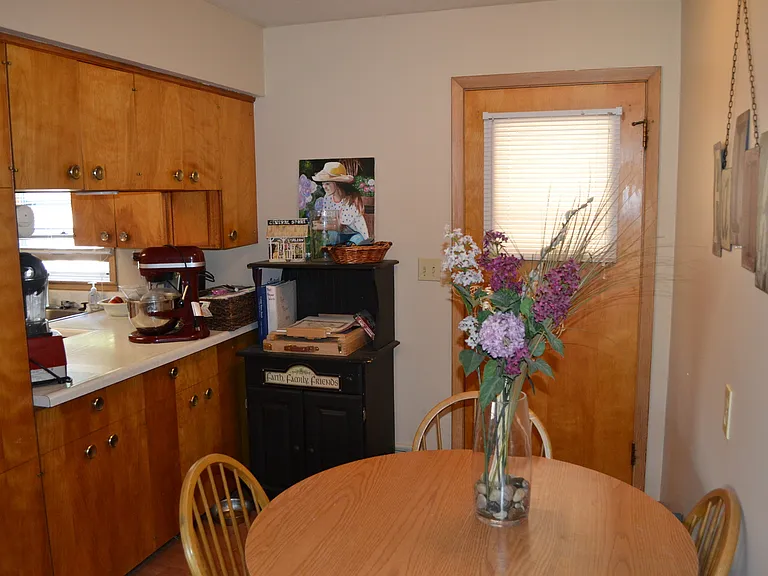322 Webster St — Photo 9