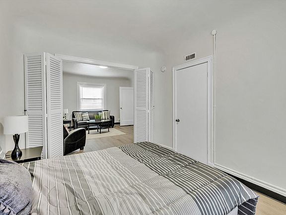 5th image of 1407 Howard St #D22
