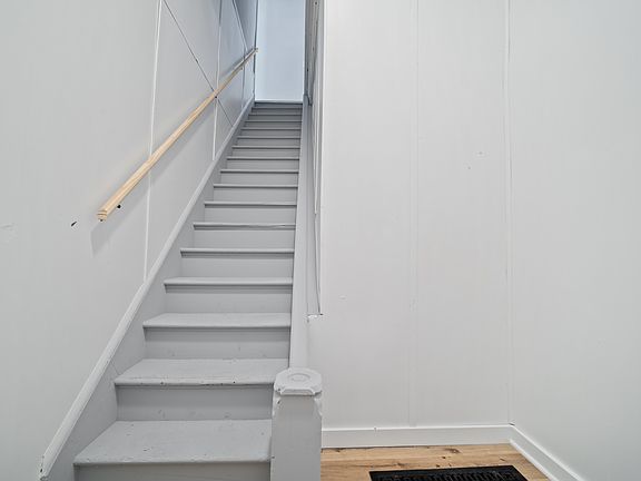 3rd image of 1101 1/2 N Oak St