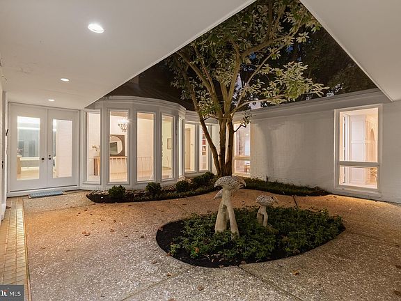 4th image of 18 Branchwood Ct