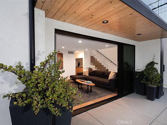 3rd image of 171 Savona Walk