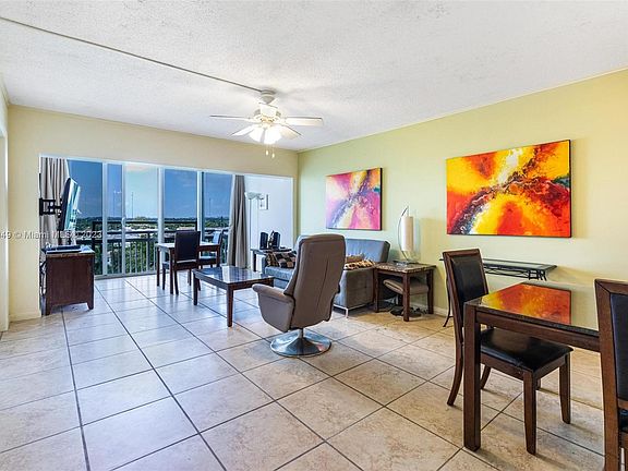3rd image of 4400 Hillcrest Dr APT 903B