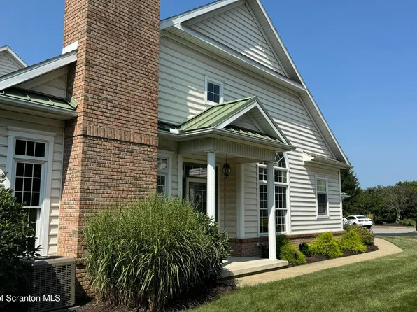 1401 Verne Close, Moosic, PA 18507