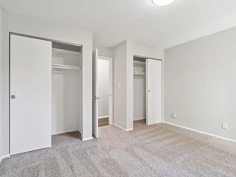 Mayfair Apartments — Photo 33