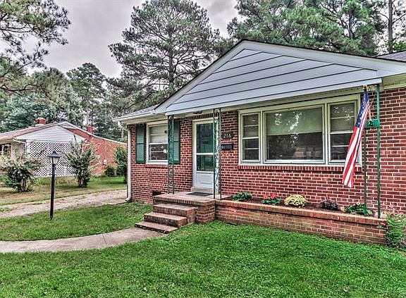 3rd image of 216 Stuttaford Dr