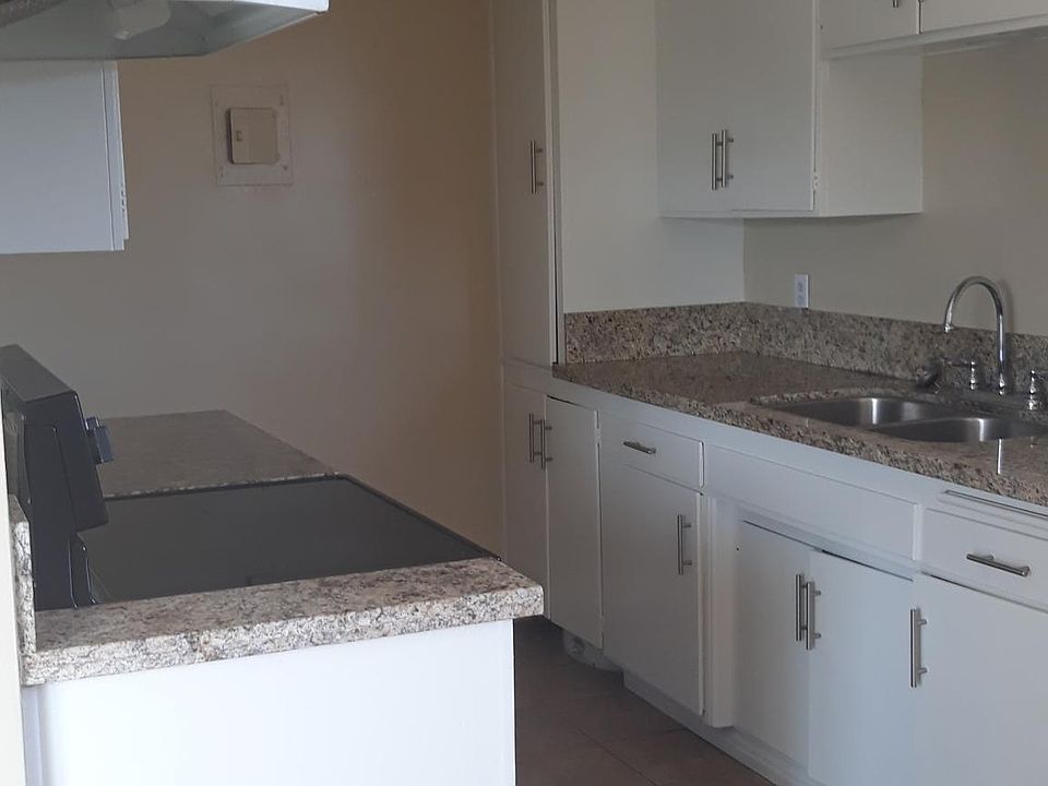 1st image of 229 W Queen St APT 11