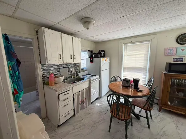 48 Waverly Pl #2, Melrose, MA 02176