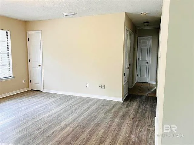 Building Photo - 20949 Lawrence Rd #3
