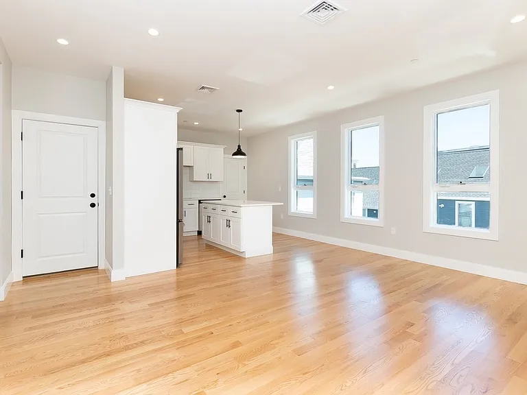 123 Centre St #8 — Photo 3