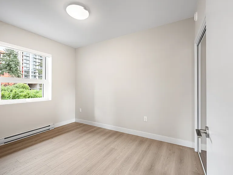 641 Claremont St — Photo 44
