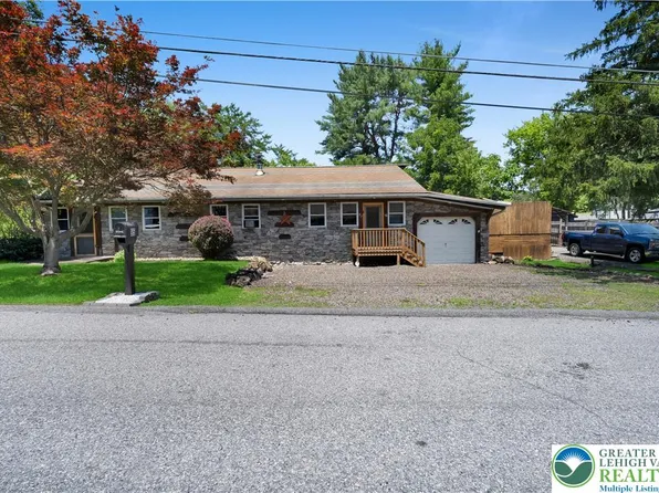 95 Young St, Easton, PA 18042