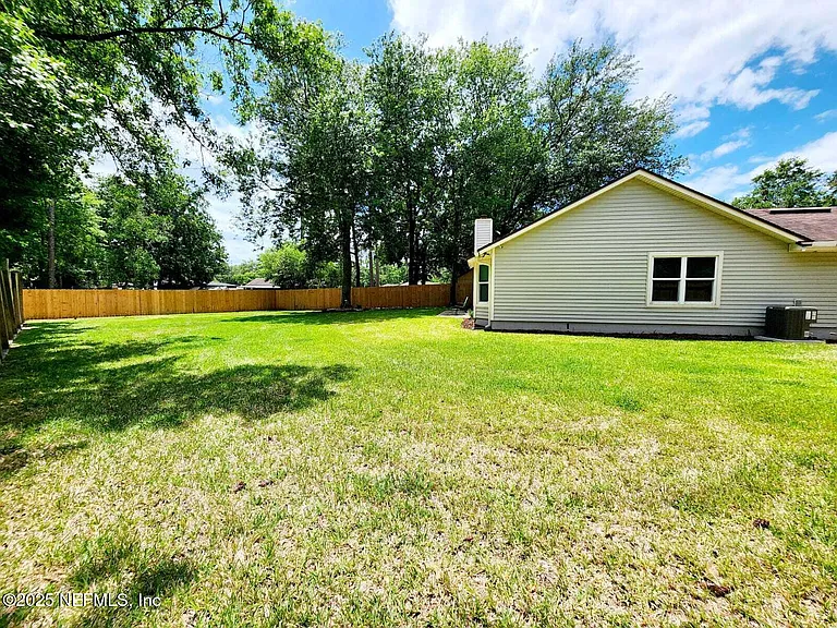 3910 Karissa Ann Pl E — Photo 27