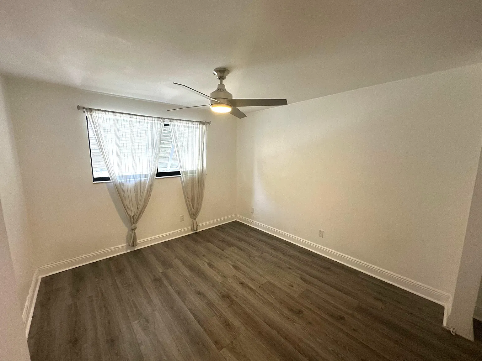 3 bed, 2.5 bath, 1672 sqft, $3,450 — Photo 4