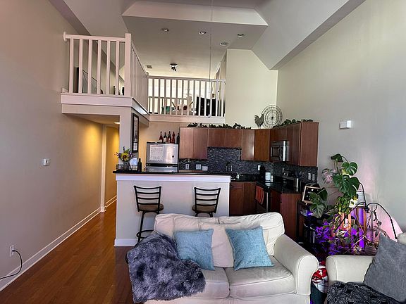 4th image of 1276 N High St APT 205