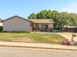 806 Johns Dr NE, Mandan, ND 58554