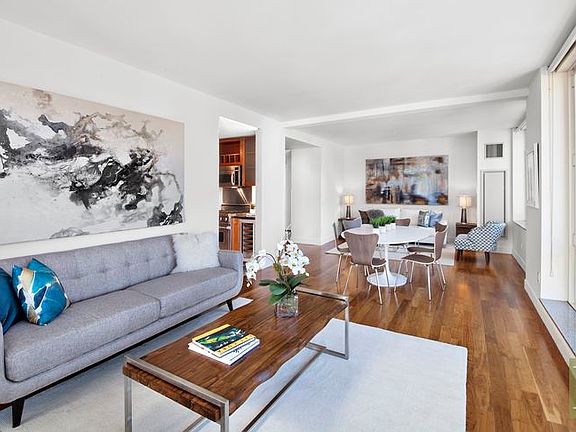 4th image of 250 E 53rd St APT 301