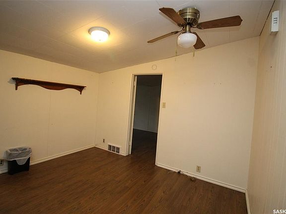 5th image of 403 4th STREET W