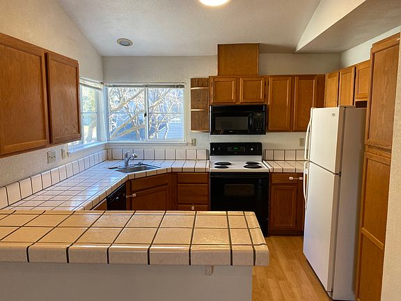 4th image of 1675 Parkview Green Cir