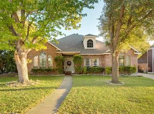 800 Courson Dr, Desoto, TX 75115