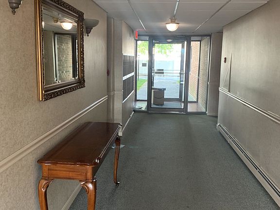 3rd image of 55B Farwell St #25