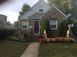 422 Garfield Ave, Mineola, NY 11501