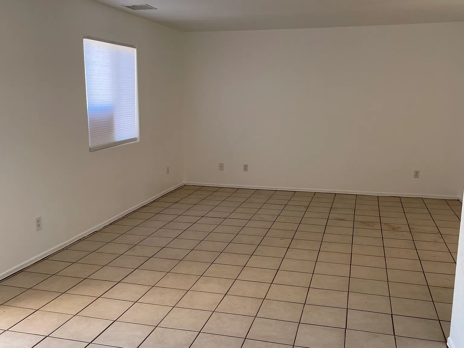 3 bed, 1281 sqft, $1,400 — Photo 2