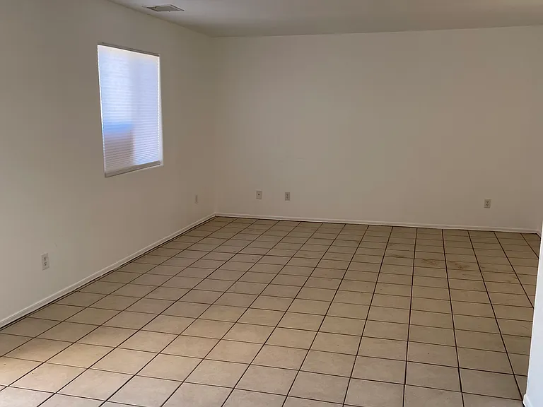 110 S Apache Ave — Photo 2