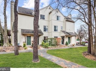 325 Woodlake Dr, Marlton, NJ 08053