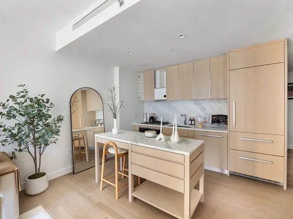 500 W 45th St Unit 501, New York, NY 10036