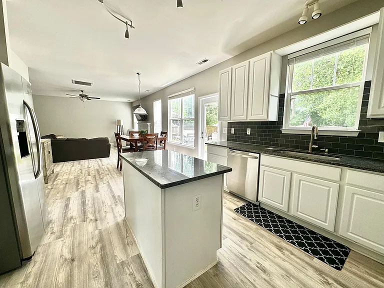 231 Stobhill Ln — Photo 10