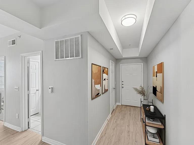 2x2 1095 sqft B2U - Unit 4305 Entry 2x2 1095 sqft B2U - Unit 4305 Entry