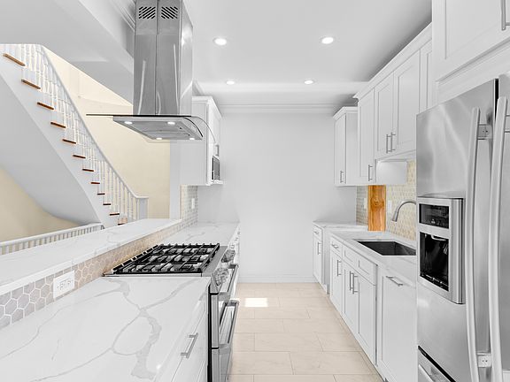 4th image of 201 W 138th St APT 3