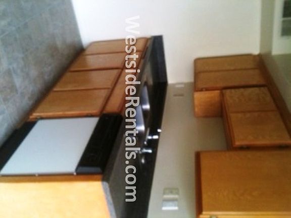 5th image of 10914 Camarillo St APT 06