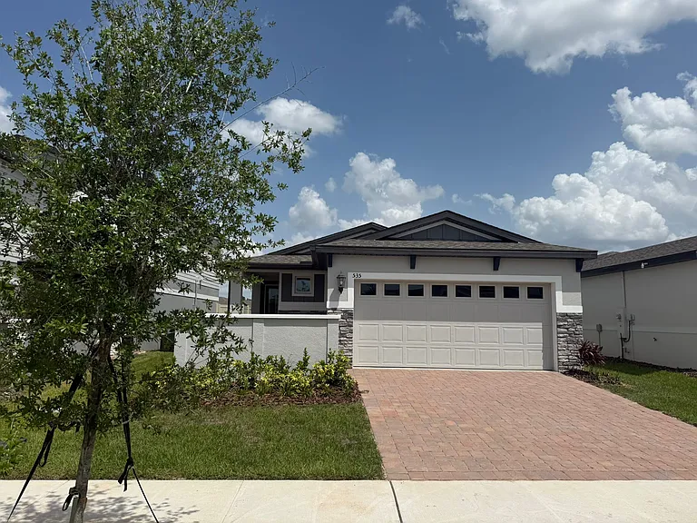 535 Kennedy Dr — Photo 1