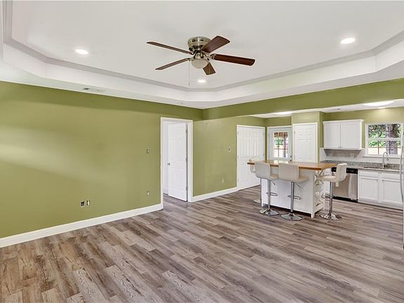 3rd image of 1014 Webb St