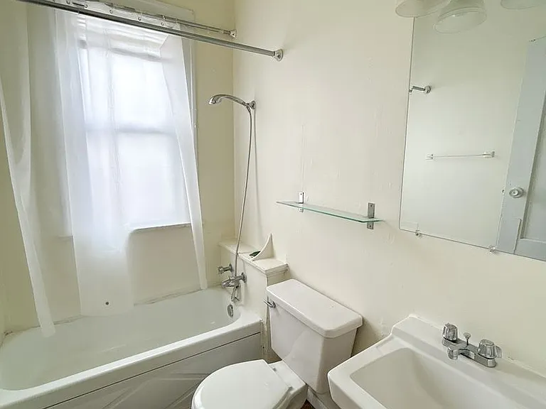 2121 Hennepin Ave S — Photo 19