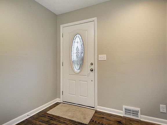 4th image of 2604 Garden Lake Ln