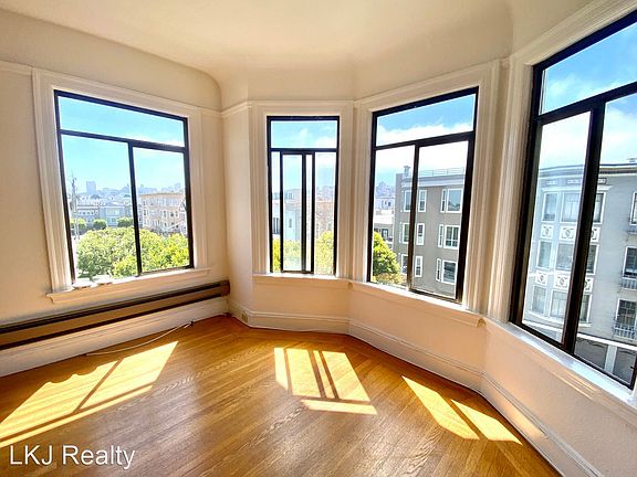 3rd image of 2190 Bay St APT 305