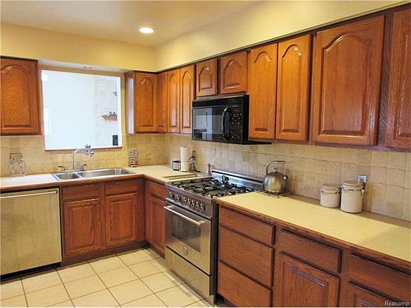 5th image of 1596 N Wildwood St